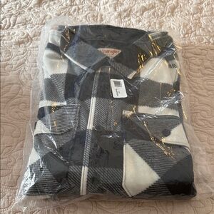 Wrangler Black and White Plaid Shirt
BRAND NEW